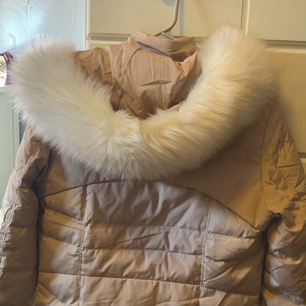 beige colored winter jacket, the fur on the hood is detachable, size xs - Picture 3 of 3